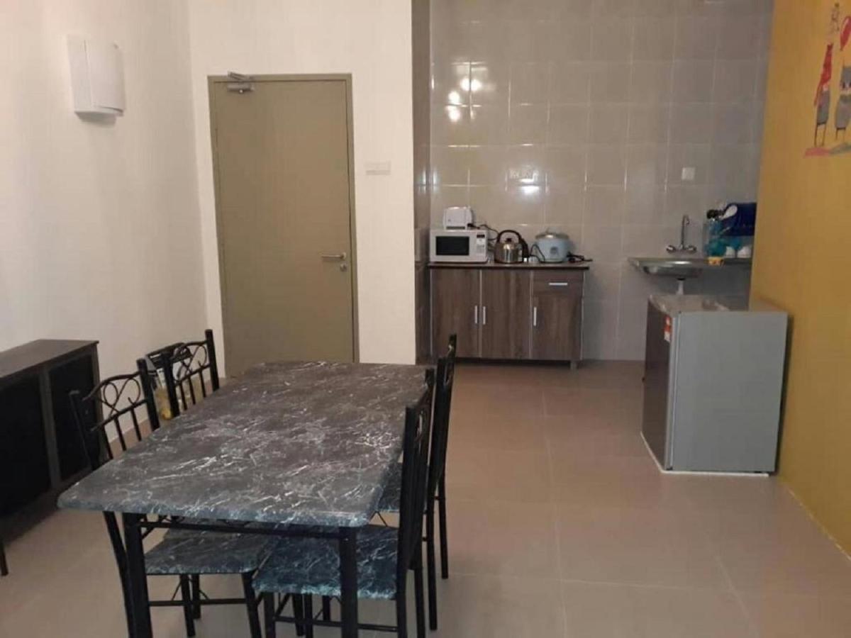Mariana Barrington Square Goldenhills Pasar Malam Apartment *