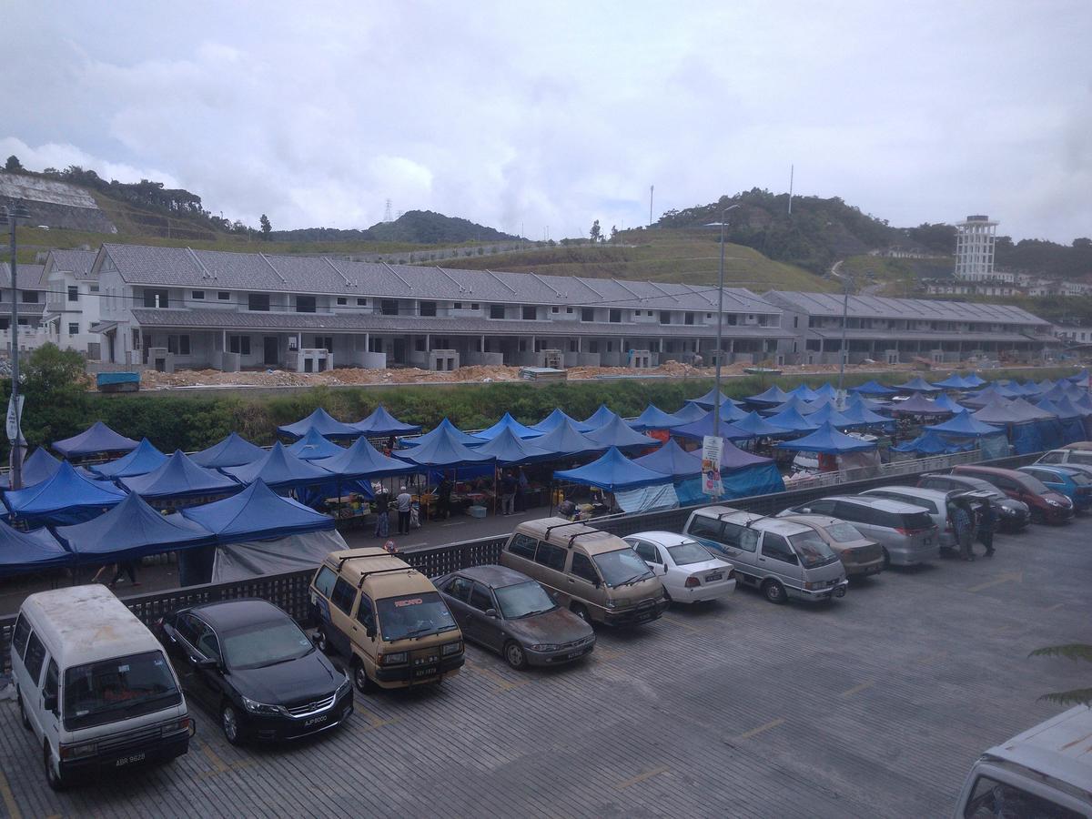 Mariana Barrington Square Goldenhills Pasar Malam Apartment